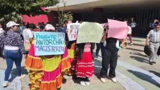 La renta de un autobús tiene un costo de 100 mil pesos, gasto que no pueden solventar al ser de escasos recursos