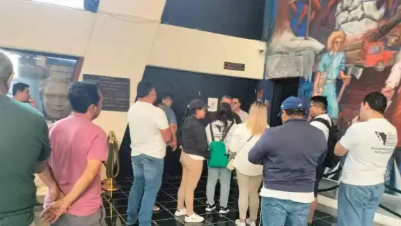Trabajadores del Poder Judicial interrumpen en el Congreso de Chetumal