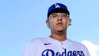 Julio Urías, jugador de los Dodgers en medio de la polémica por violencia doméstica