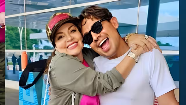 Tatiana y Ricardo Peralta compartieron una fotografía en el aeropuerto de Mérida