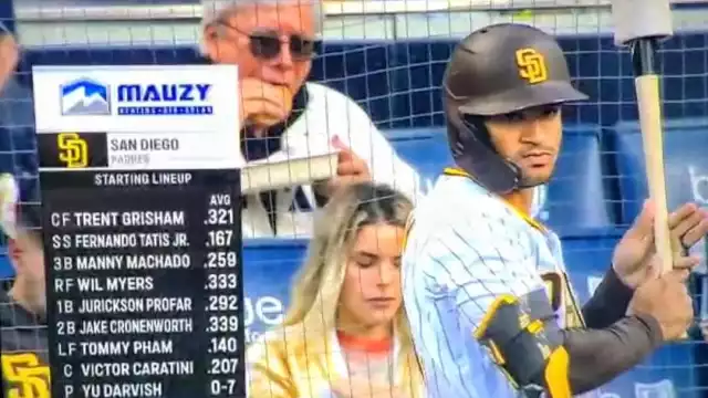 El gobernador de Baja California, Jaime Bonilla Valdez, fue captado en el estadio Petco Park de San Diego, California