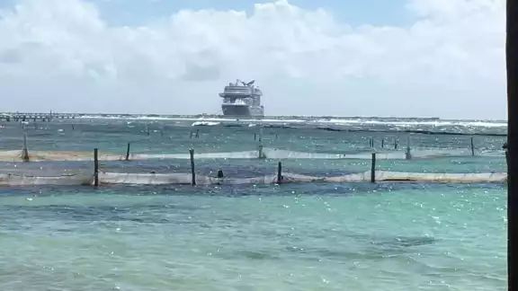 El turismo de crucero es una de las fuentes de ingreso de los habitantes de Mahahual