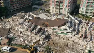 Turquía vive en zona de devastación tras terremoto