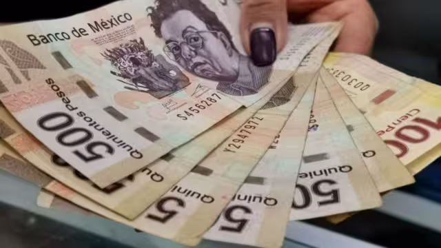 Los trabajadores tendrán derecho a un aguinaldo anual equivalente a 15 días de salario, por lo menos.