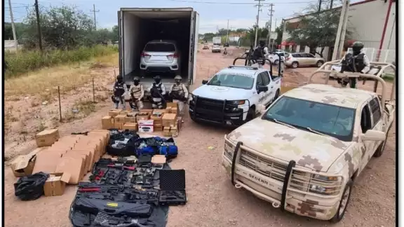 Ejército y Guardia Nacional aseguran armas y vehículos en Sonora Ejército y Guardia Nacional aseguran armas y vehículos en Sonora