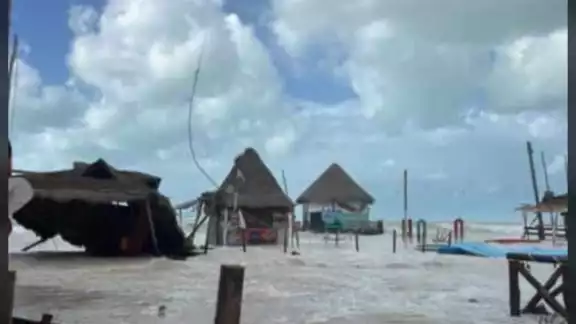 Holbox bajo el agua con el paso del frente frío número 32 en Quintana Roo Holbox bajo el agua con el paso del frente frío número 32 en Quintana Roo