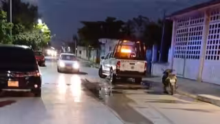 Mujer en presunto estado de ebriedad derrapa en motocicleta  por la colonia Lázaro Cárdenas, en Champotón