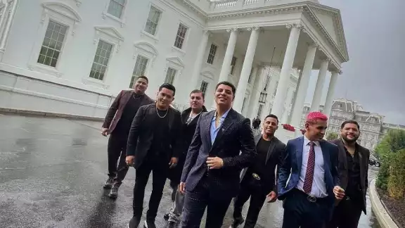 Grupo Firme mostró una sesión de fotos al interior de La Casa Blanca. Foto: Instagram Grupo Firme mostró una sesión de fotos al interior de La Casa Blanca. Foto: Instagram