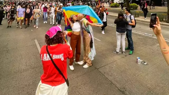 Camila Araiza compartió fotos de la Marcha del Orgullo LGBT+. Foto: Instagram