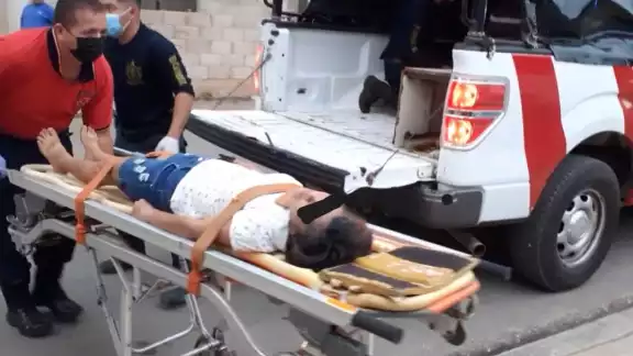 La mujer fue trasladada de emergencia a un hospital. Foto: Lusio Kauil