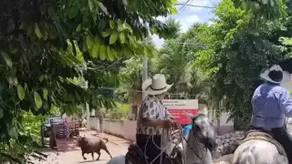 El toro recorrió las calles de Chumayel tras ser atacado en una corrida