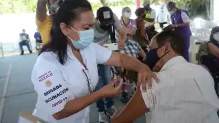 Para llevar a cabo esta labor, se dispusieron cuatro puntos de vacunación en Chetumal