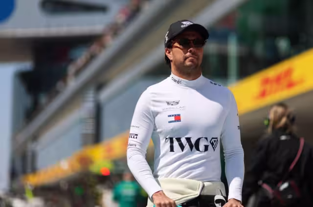 Checo Pérez volvió a cruzar la meta con Cadillac