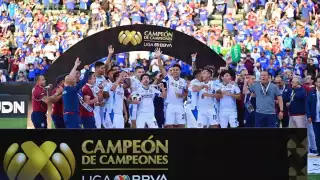 Este es el tercer trofeo Campeón de campeones que consigue Cruz Azul, pues anteriormente lo había obtenido en 1968-1969 y 1973-1973