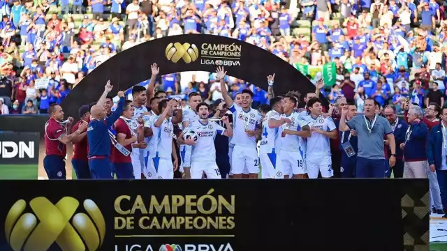 Este es el tercer trofeo Campeón de campeones que consigue Cruz Azul, pues anteriormente lo había obtenido en 1968-1969 y 1973-1973