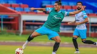 La lesión que lo dejó fuera del torneó sucedió cuando Diego Martínez tuvo una dura entrada por atrás Foto: Twitter @IgorNevesAlves3
