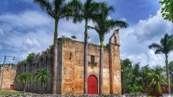Actualmente, la iglesia de San Román sólo conserva 
una de sus torres en mal estado, la cual ha sido dañada por 
fenómenos naturales como los rayos