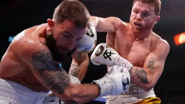 Saúl Canelo Álvarez se convirtió en el primer boxeador en ser campeón absoluto en su división