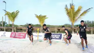La Selección Nacional de Futbol de Playa se encuentra en concentración dentro del puerto de Progreso