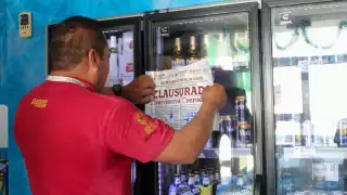 A los negocios y comercios se les fueron colocados sellos de clausurado