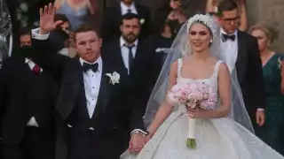 Los nuevos esposos derrocharon amor frente a los fans