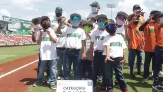 El propietario de una agencia de viajes incumple con la entrega de boletos al equipo infantil