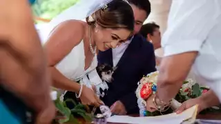 El perrito dejó su huella en el acta de matrimonio