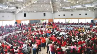 El presidente nacional de PRI organizó eventos masivos ante cientos de personas.