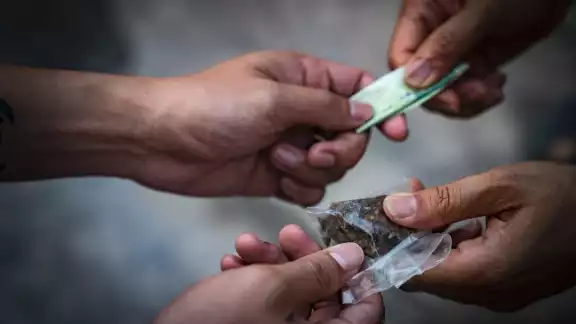 Hombre pasará de más de tres años en la cárcel por vender droga Hombre pasará de más de tres años en la cárcel por vender droga