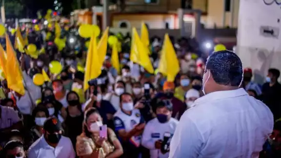 En la marcha participaron niños y adultos mayores En la marcha participaron niños y adultos mayores
