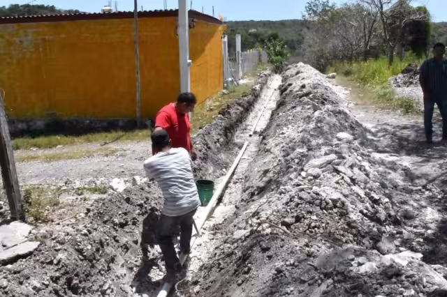 El tipo de suelo de las comunidades es de yeso, lo que afecta la instalación de tuberías