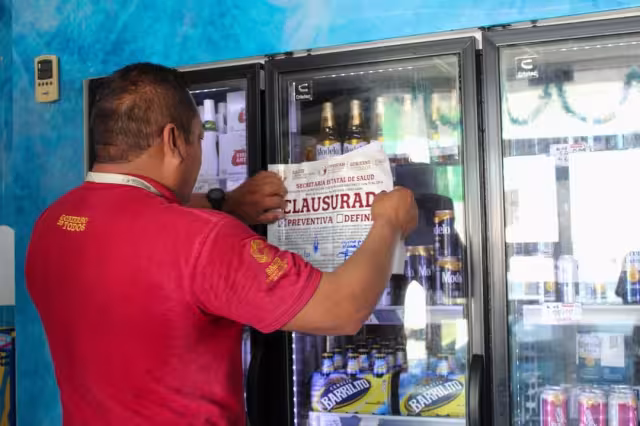 A los negocios y comercios se les fueron colocados sellos de clausurado