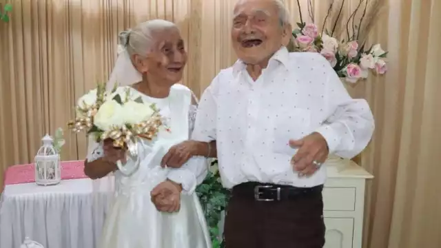 Ataviada con su traje de novia, Doña Lucía le dio  el “sí” a don Eustacio