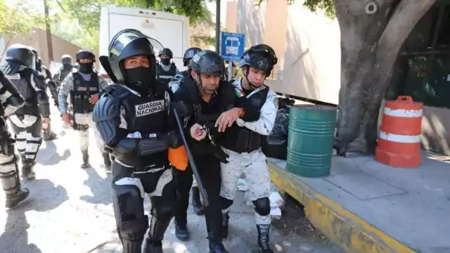 Elementos de la Guardia Nacional heridos durante el ataque a las instalaciones de la Fiscalía General del Estado de Guerrero, fueron trasladados a la Ciudad de México para su atención