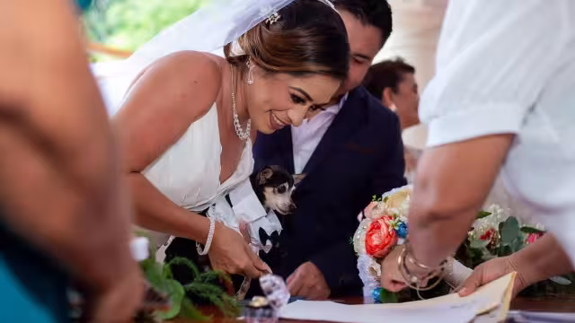 El perrito dejó su huella en el acta de matrimonio