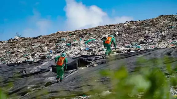 El destino final de los residuos sólidos consiste en un área pequeña, donde llega un 50 por ciento de residuos reciclables y otro 50 por ciento de orgánicos. El destino final de los residuos sólidos consiste en un área pequeña, donde llega un 50 por ciento de residuos reciclables y otro 50 por ciento de orgánicos.