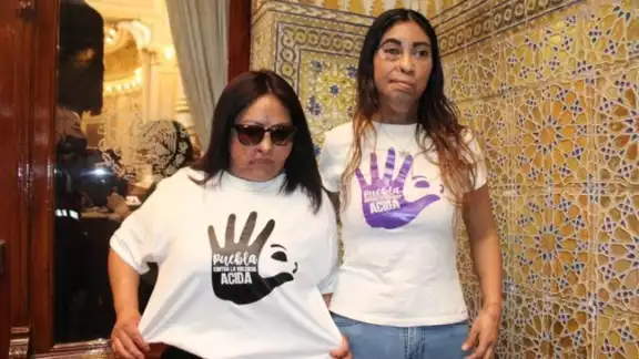 En el Congreso de Puebla se discute la aprobación de la Ley Ácida, al recinto acude María Elena Ríos. En el Congreso de Puebla se discute la aprobación de la Ley Ácida, al recinto acude María Elena Ríos.