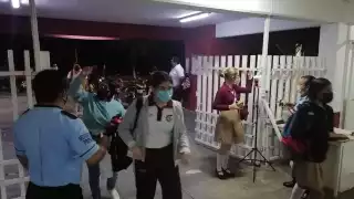 Se busca salvaguardar la salud de la comunidad estudiantil, mitigando los riesgos de contagio, tanto de COVID-19 como de influenza, señalaron las autoridades educativas.