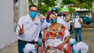 Con música de charanga, al ritmo de “3x4”, asomaron alegres jaraneros y triciclos decorados con símbolos de la vaquería