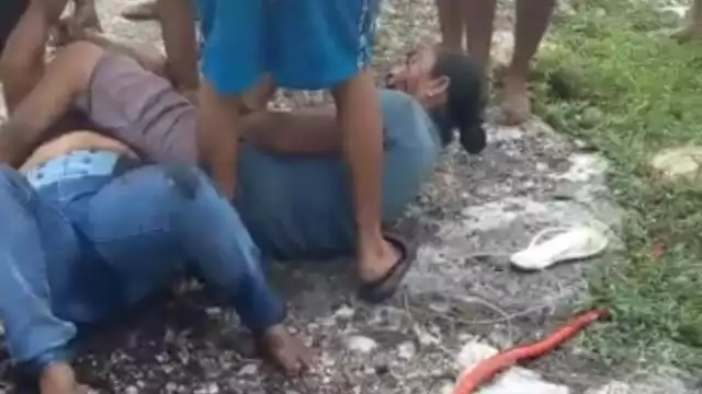 Una mujer hirió a otra con una pinza