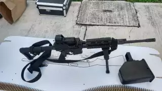 El arma fue localizado en el interior de una camioneta Toyota, tipo Hilux