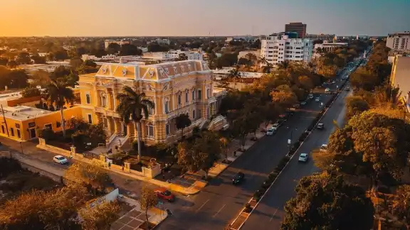 Paseo de Montejo lleva el nombre de un antiguo guerrero maya Paseo de Montejo lleva el nombre de un antiguo guerrero maya