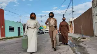 Honran a escritora yucateca en el Centro Histórico de Mérida