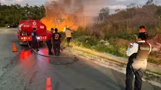 Incendio en la Avenida Baja Velocidad moviliza a cuerpos de emergencia en Campeche