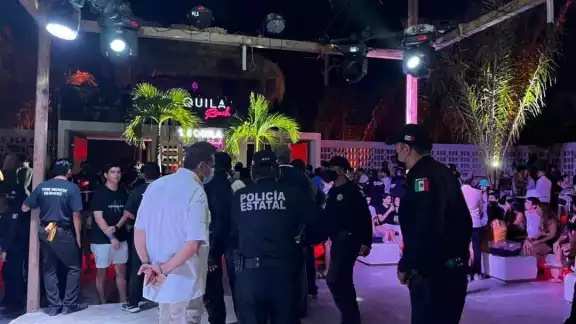 Se asegura que son varios menores quien buscan ingresar a los antros, incluso ofreciendo sobornos Se asegura que son varios menores quien buscan ingresar a los antros, incluso ofreciendo sobornos