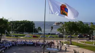El evento civico contó con la presencia de integrantes del gabinete legal y ampliado, representantes de los sectores público, social y privado de la Entidad, así como público en general.