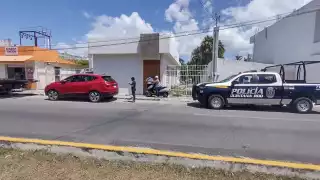 El automóvil robado fue asegurado por los elementos policiacos en Cozumel hasta que finalicen