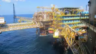 Moody’s eleva a máxima calificación la deuda de Pemex, pero advierte riesgos por altos pasivos