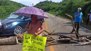 Burócratas de José María Morelos niegan comparecer ante la FGR por bloqueo carretero