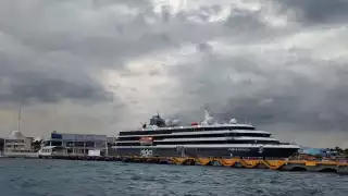 El World Voyager cuenta con seis cubiertas para pasajeros donde hay cabinas de varias categorías así como áreas comunes